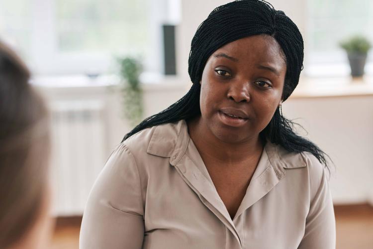 A service manager speaking with a colleague